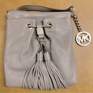 Michael Kors NWT 🎉Host Pick x3🎉 Camden Leather Drawstring Crossbody steel grey